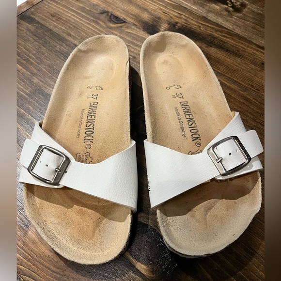 SOLD ELSEWHERE: White single strap Arizona Birkenstocks - Picture 6 of 6